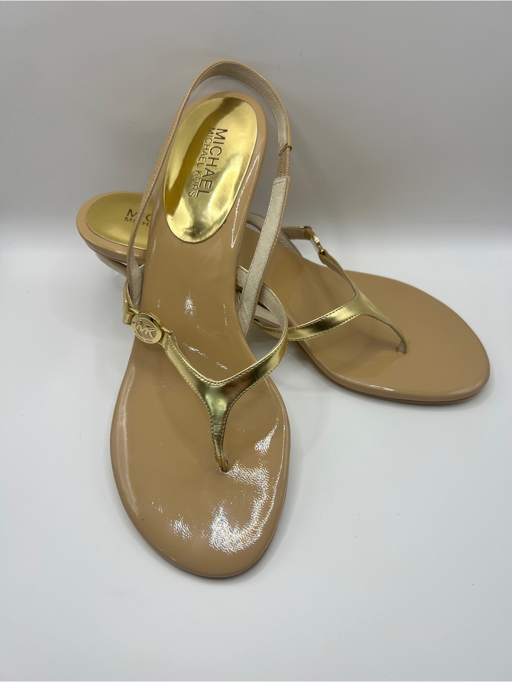 Michael Kors Patent Leather Thong Sandals Gold Beige Logo Metal Accent 9M